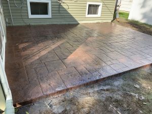 Stamped concrete patio using a random stone stamp pattern